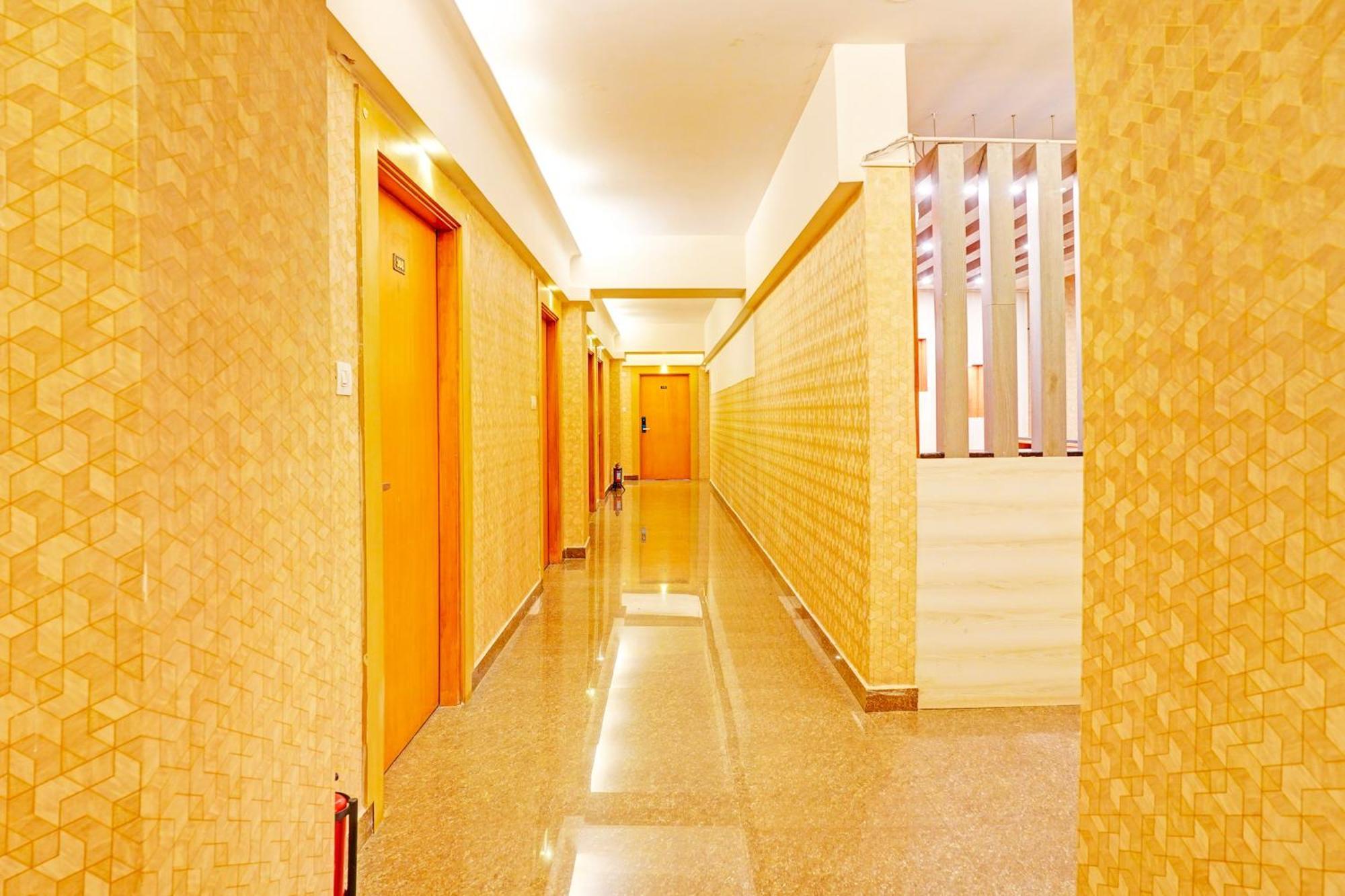 Super Townhouse Oak Electronic City Formerly Hotel Trubell Kammasandra Extérieur photo